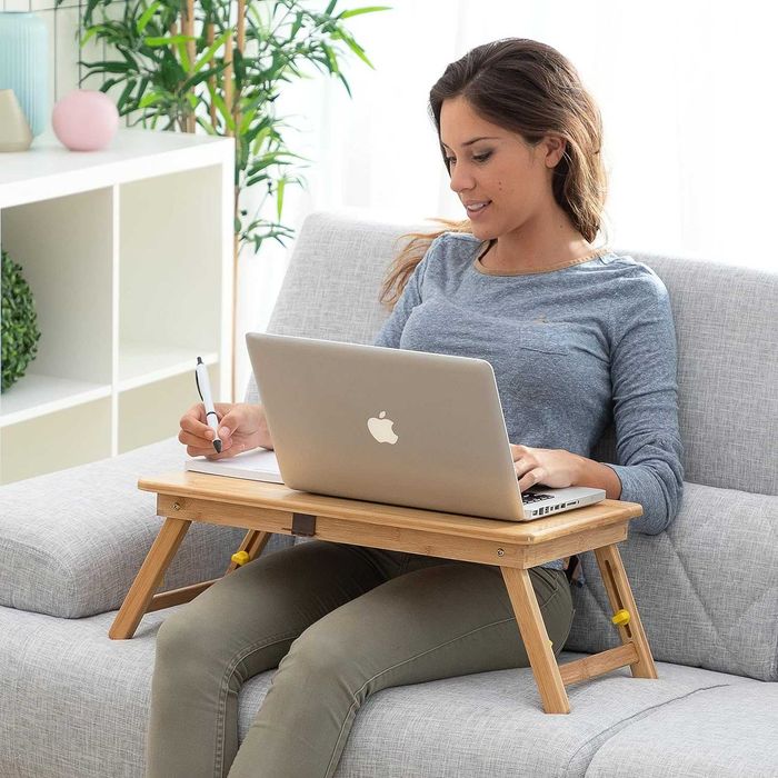 Masa pentru laptop din bambus cu sertar si orificii ventilatie 50x30cm