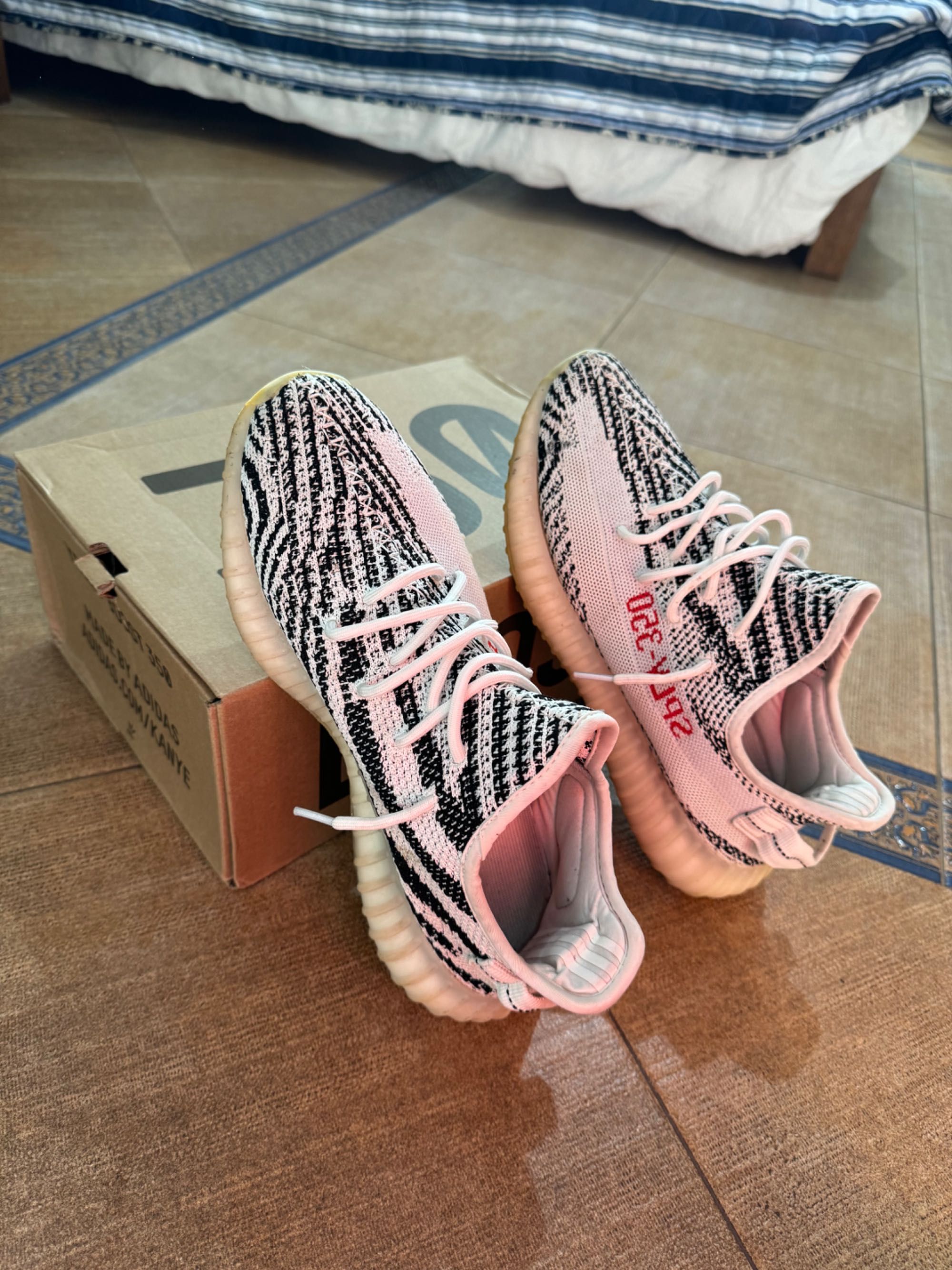 Yeezy Boost 350 Zebra (nu jordan 1, jordan 4)