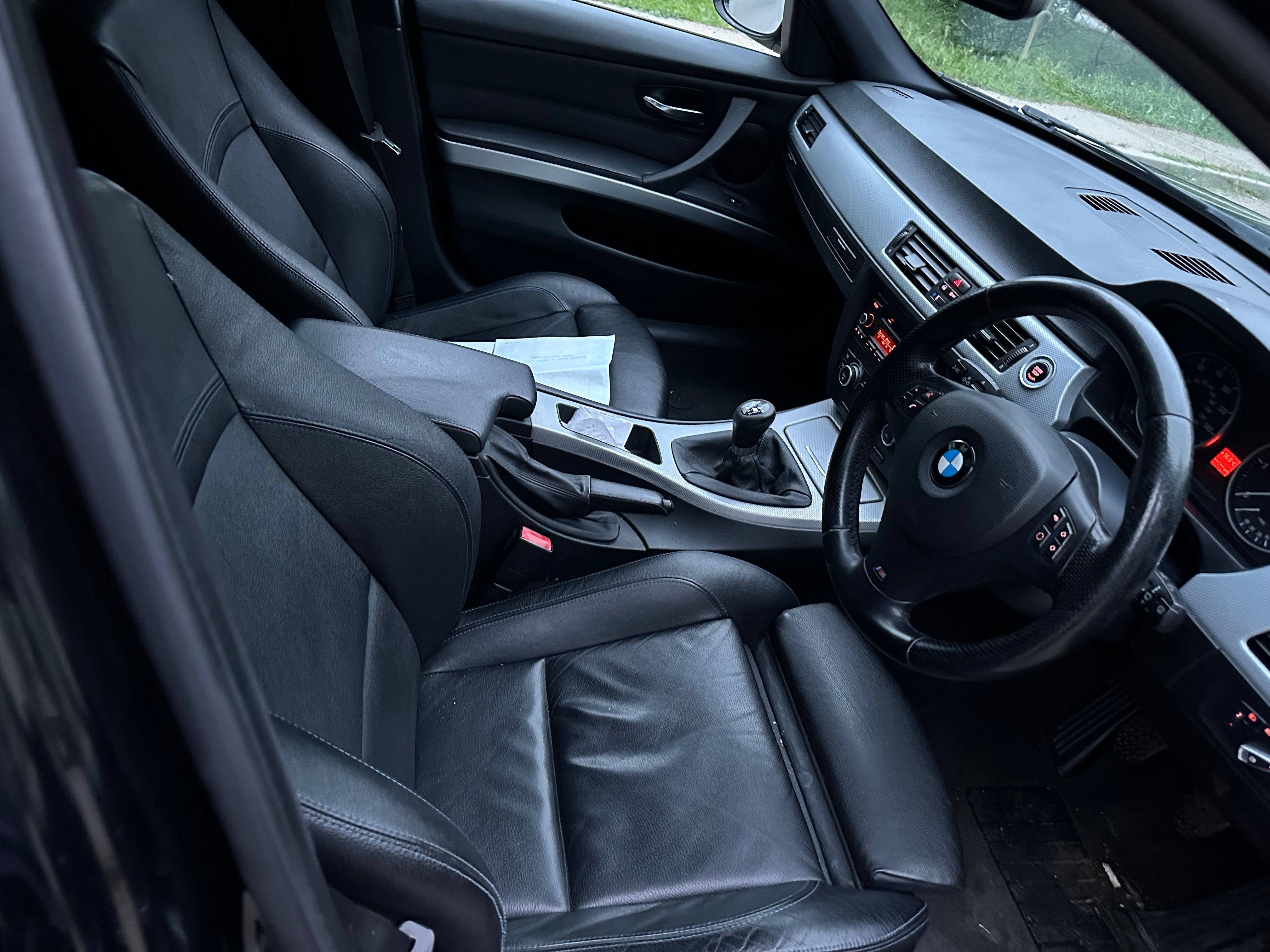 Bmw 318d  2012 M Sport Stare impecabilă adus recent volan dreapta