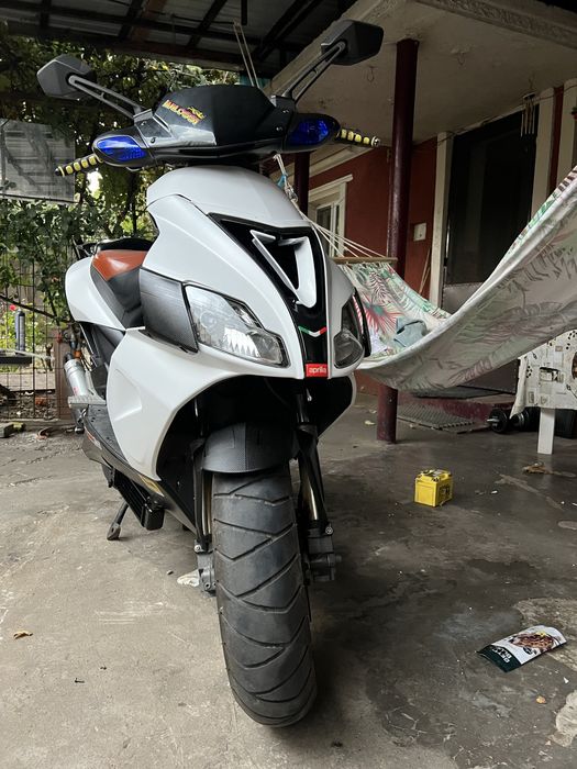 Vand aprilia sr  2009 modificat sau schimb