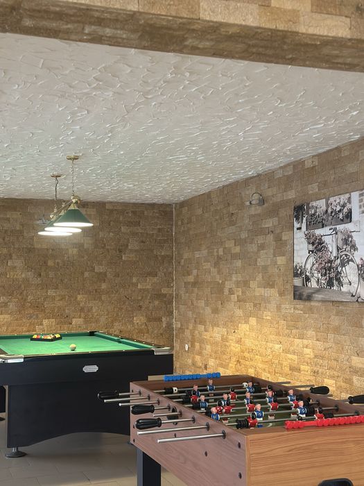 Cabană de inchiriat cu piscina, sauna, jacuzzi si sala de jocuri