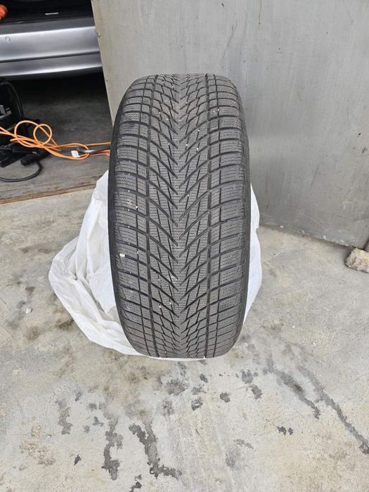 Зимни гуми  Goodyear 4 броя  -255/45/19