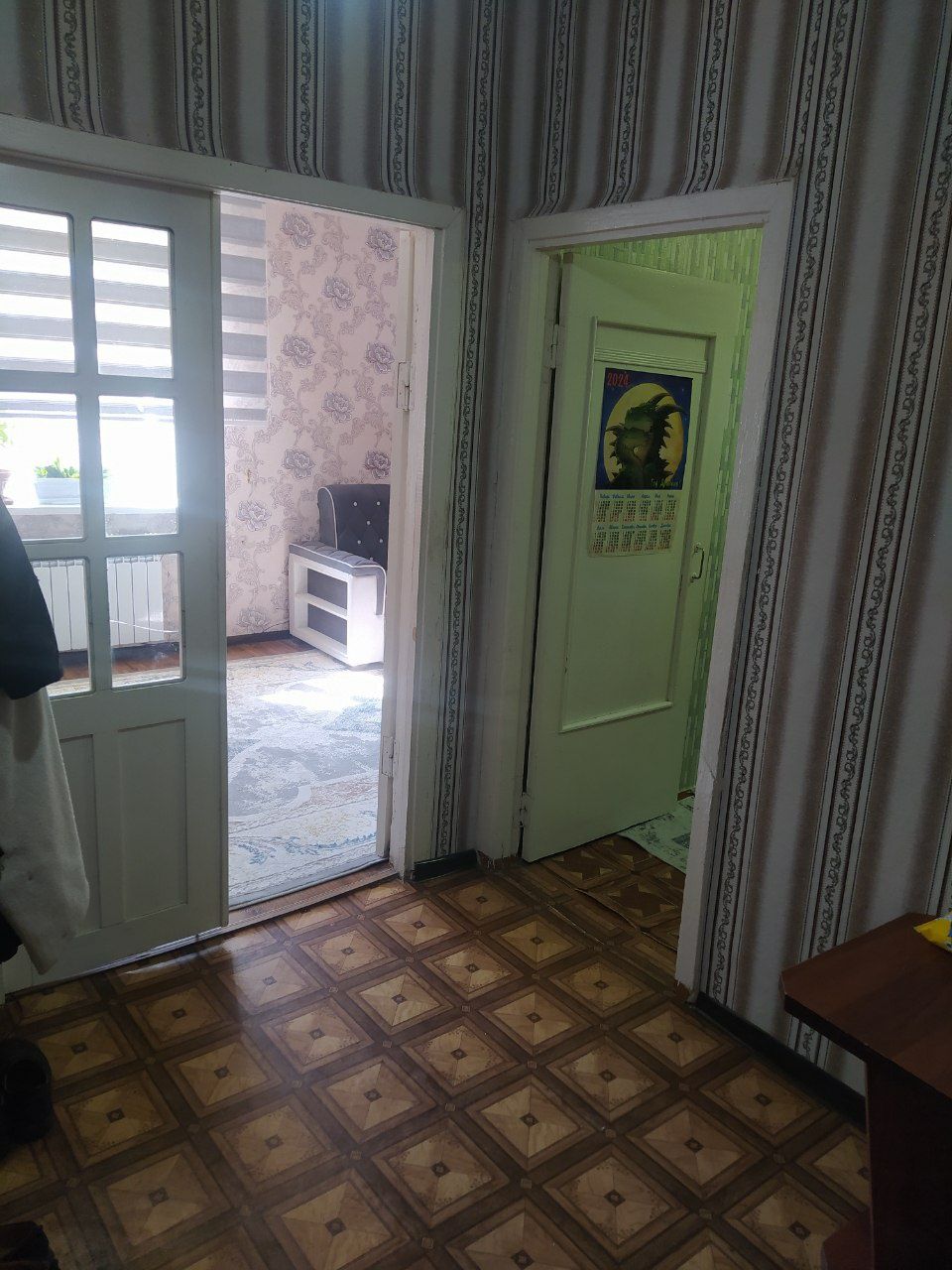 Продается 2х комнатная квартира в 12 мкр в пан. доме кирпичного типа.