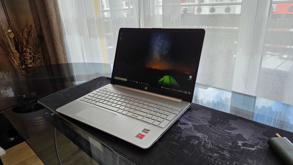Laptop HP 15s-eq1018nq cu procesor AMD Ryzen 7 4700U