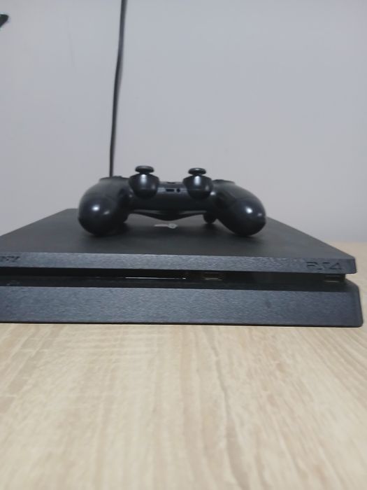 Se vinde playstation 4