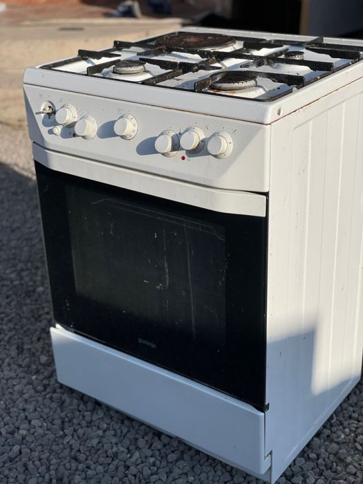 Газовая плита в хорошем состояний