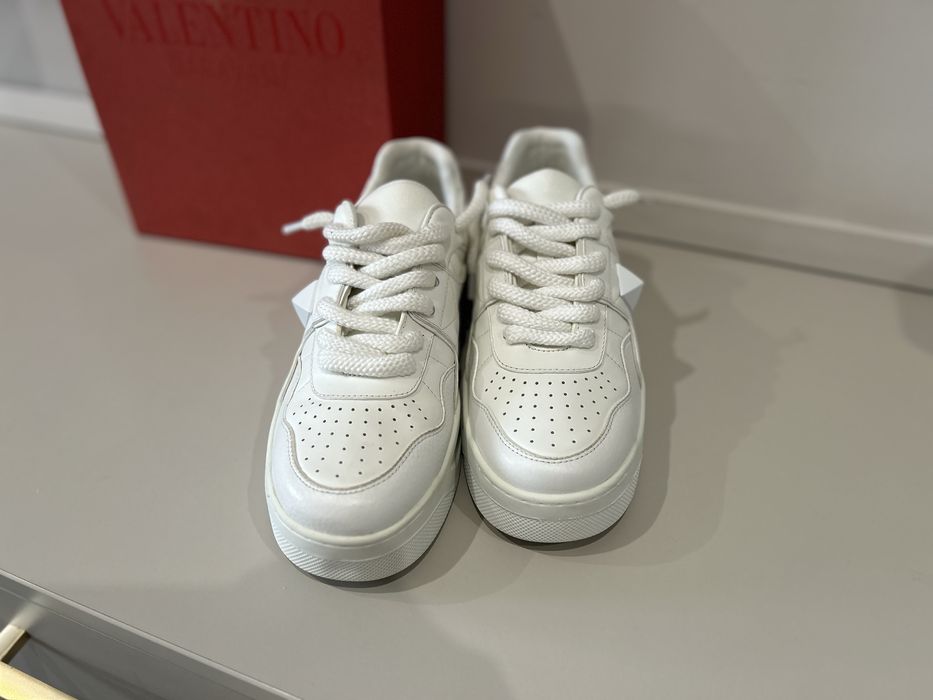 Valentino Garavani• Luxury• Full box• Doar marimea 42