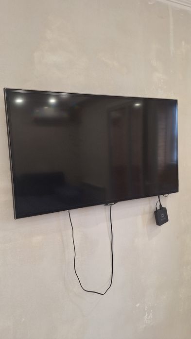 Продам недорого телевизор Самсунг диагональ 120см