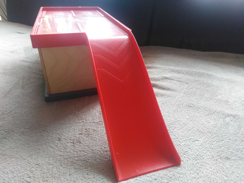 IKEA LILABO Дървен Паркинг с колички и човечета.