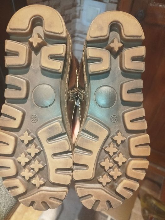 Продаю женские сапоги