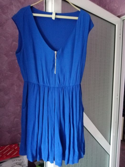 Продавам много запазени рокли