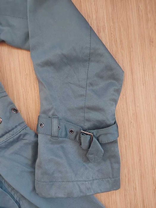 Нов тренчкот, размер С, уникален цвят