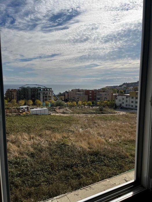 Новопостроена триетажна къща в Бяла