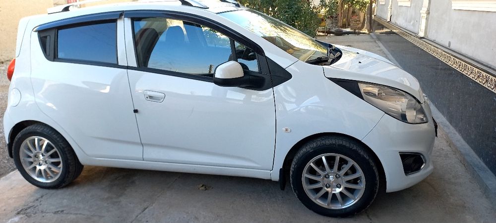 Шевролет спарк сотилади