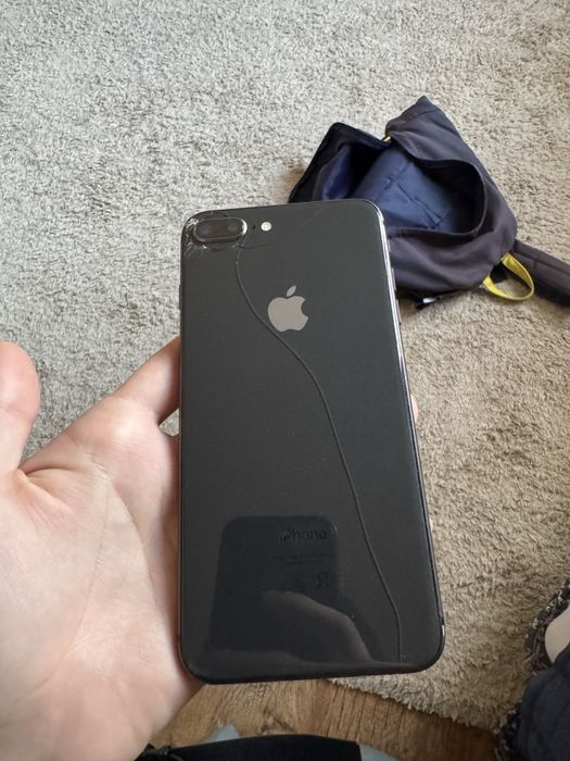 Продаю айфон 8 плюс