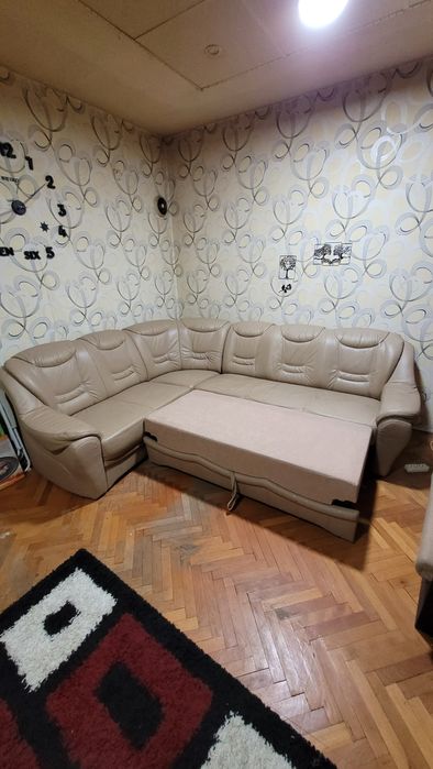 Кожен ъглов диван