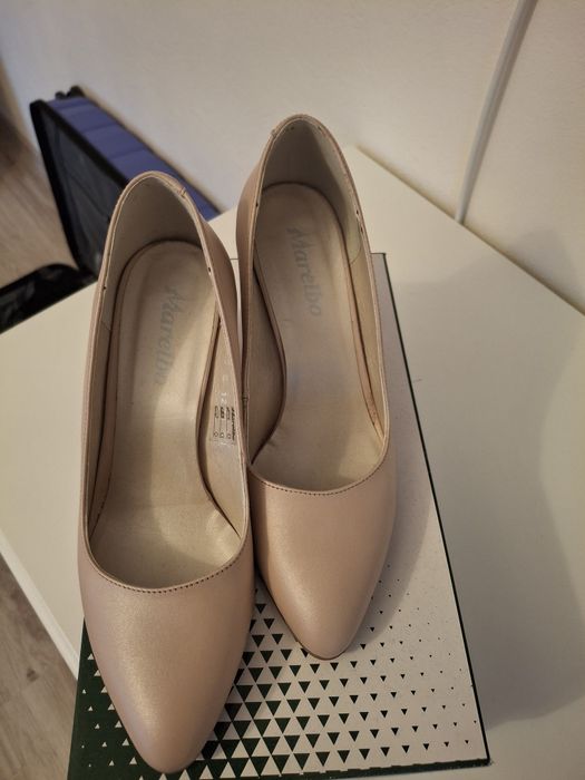 Pantofi cu toc, mărime 39