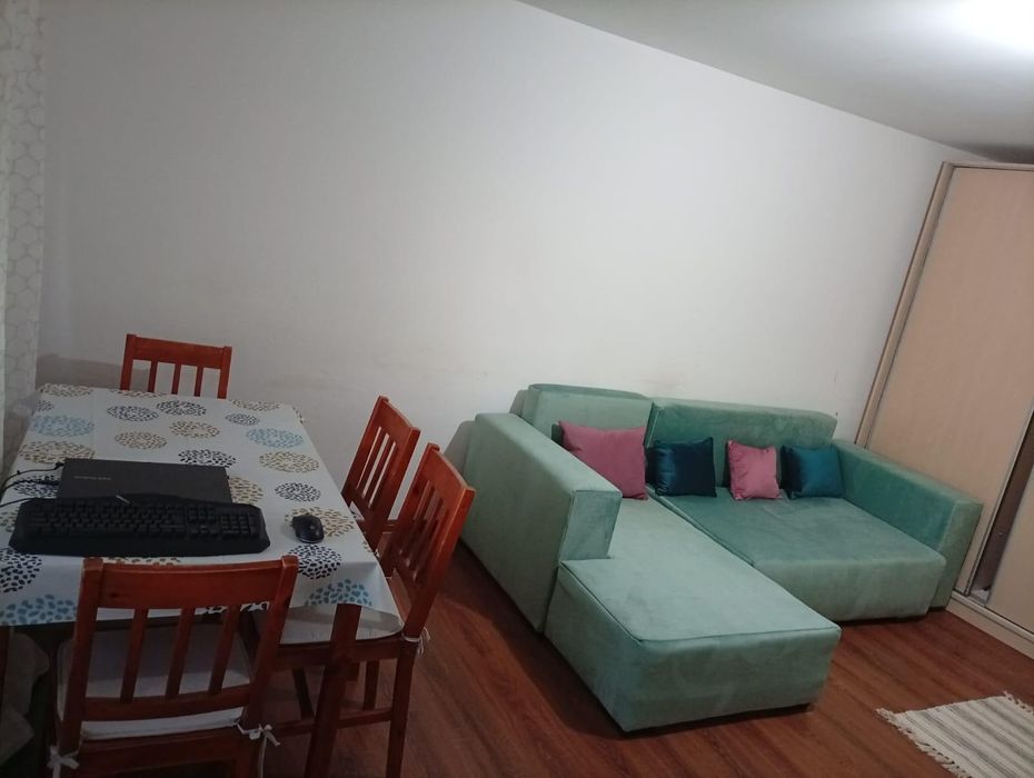 Închiriez apartament