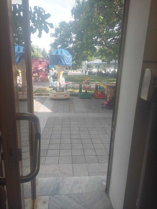 Дава се под наем Магазин в Русе, Алеи Възраждане - 70 кв.м за 1020 € - Снимка #2