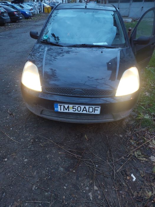 Vând Ford fiesta