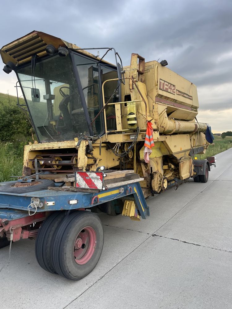 Dezmembrez Combina New Holland TF 42