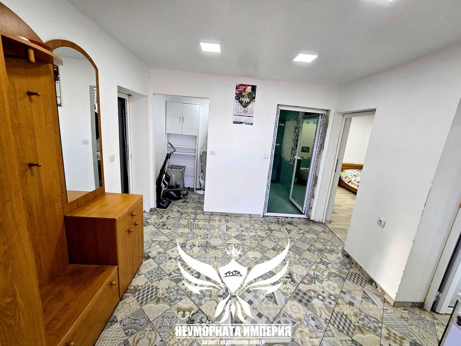 Продавам двуетажна къща 240РЗП с широк двор 1280кв. в с.Дълбок Извор