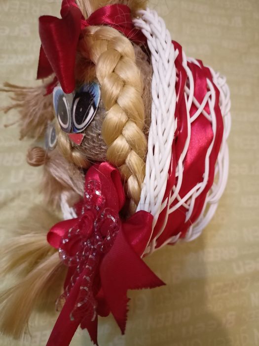 Плетённые корзинки и пчёлка светильник