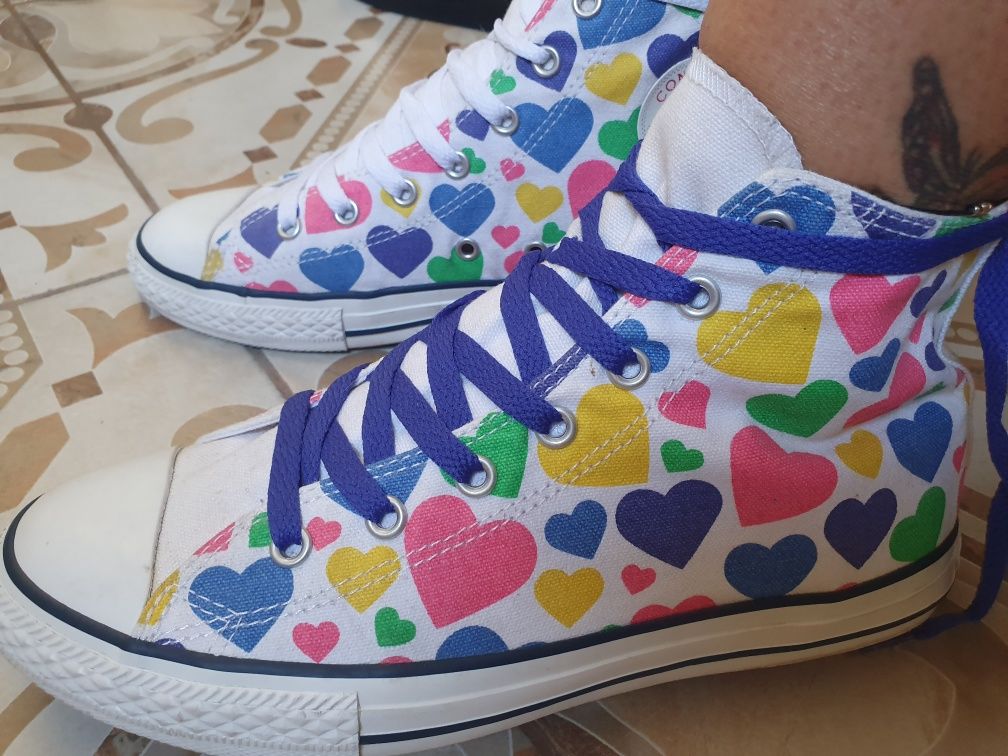 Teneși Converse.