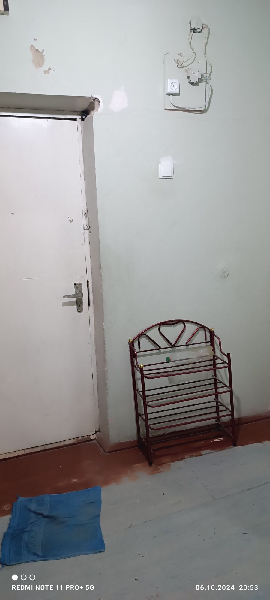 Dom sotiladi 2 xona 2 poliklinika yaqinida yulni ustidan