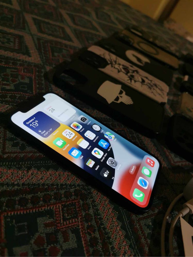 Phone 12 Blue 64GB – Отлично състояние + аксесоари