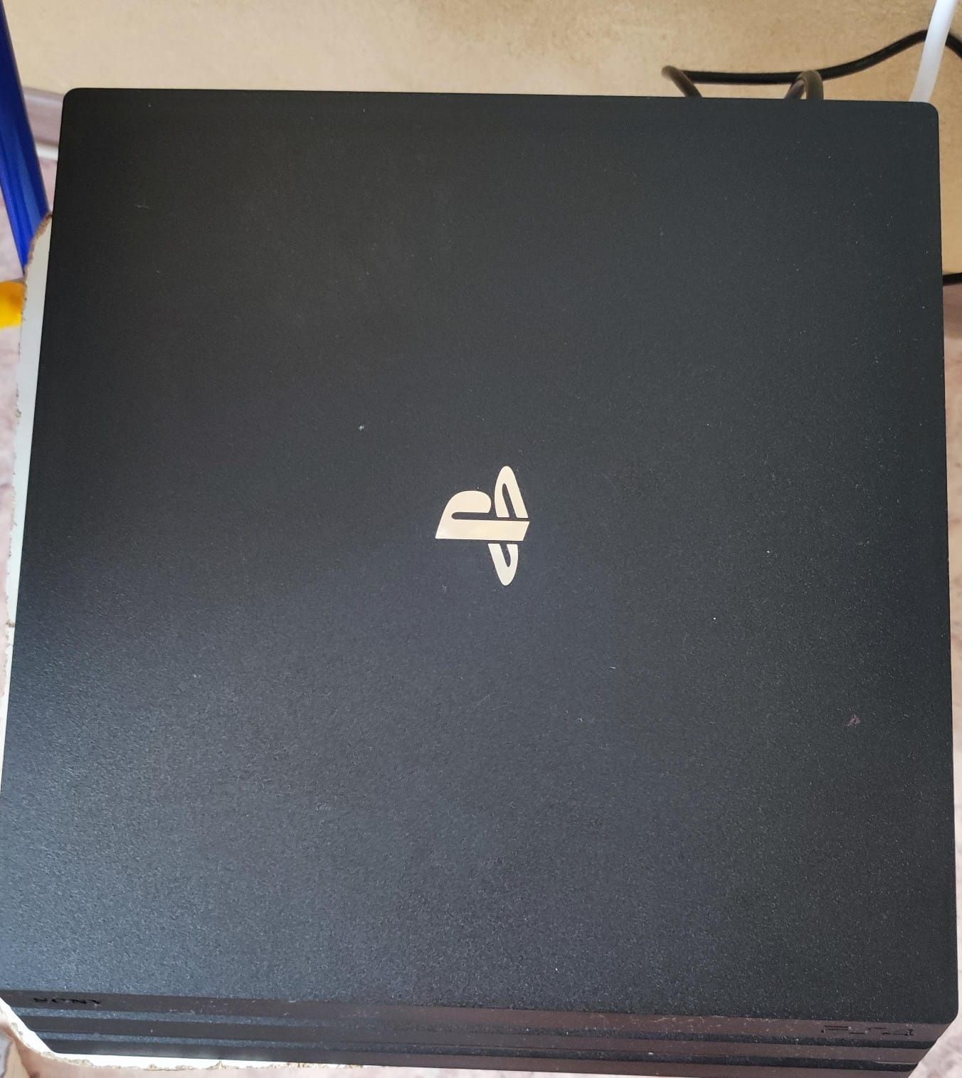 Продаю PS 4 PRO В хорошем состоянии