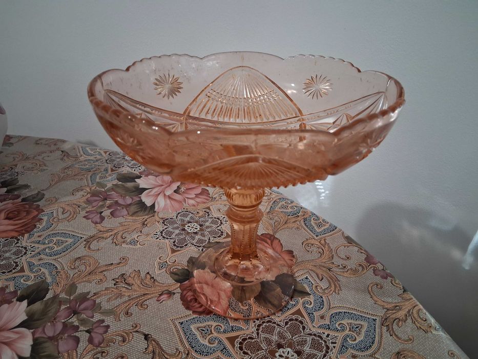 Стъклена фруктиера.