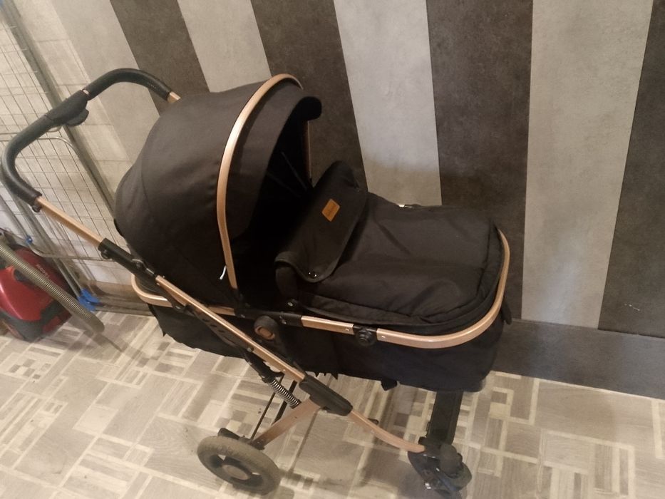 Срочно продам коляску belecoo