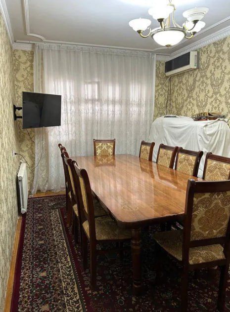 Продаётся квартира на Себзаре, центр города Ор-р ЗАГС,  балкон  2×6