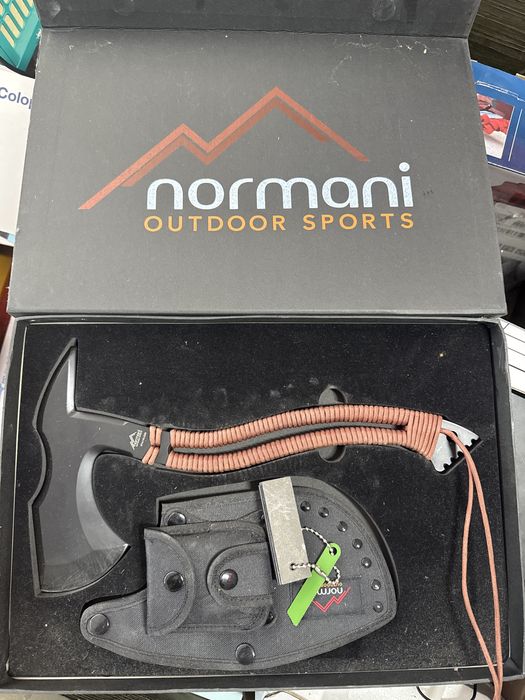 Cutie vanatoare normani Tomahawk Predator 37 cm cu geanta si accesorii