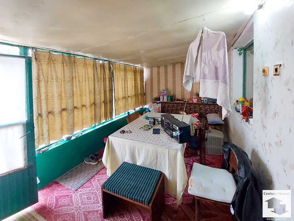 145285 Двуетажна къща с голям и равен двор в  село Куцина