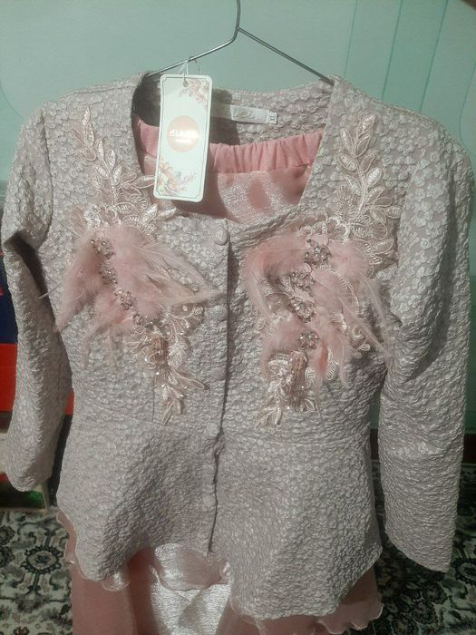 продаются женский платье разний