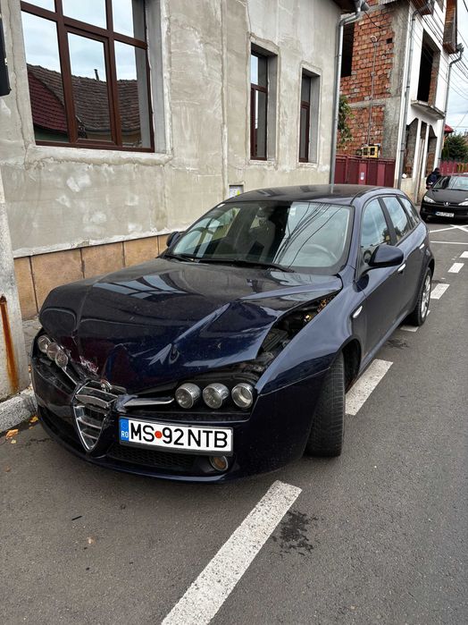 Alfa Romeo 159 1.9 JTDm 8v – Lovită față, motor bun – 211.565 km