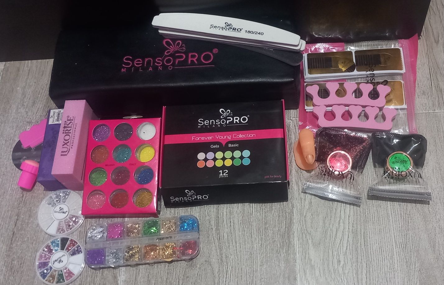 Vând kit de unghii cu gel