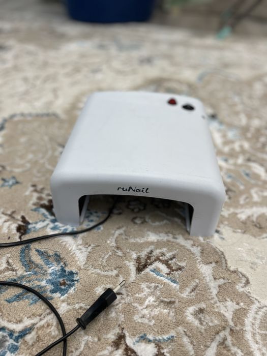 Лампа для сушки ногтей