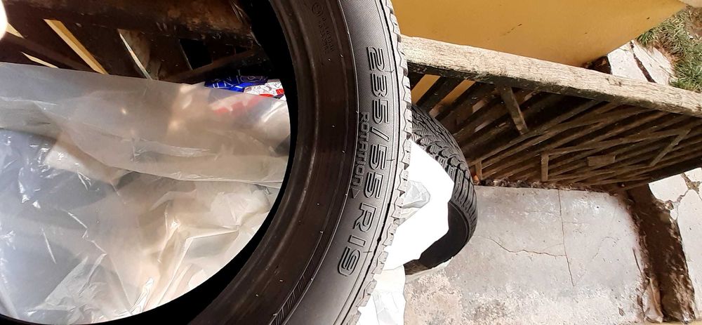 Vand 4 anvelope de iarna NOKIAN 235/55/R19 pret 300 lei buc.