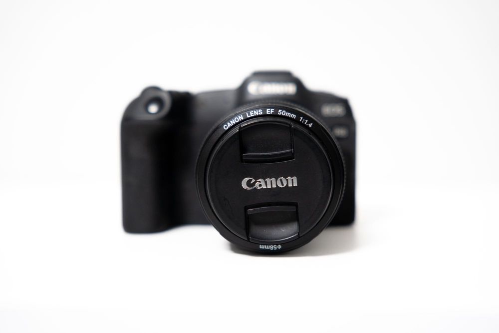 Canon EOS R8 + Obiectiv 50mm f/1.4 + Adaptor EF-EOS R
