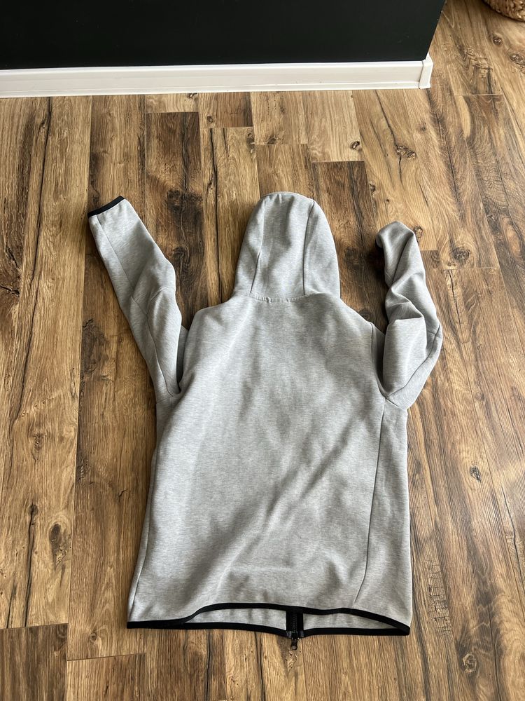 Nike Tech Fleece size M