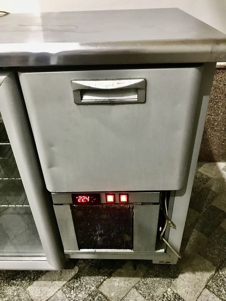 Барный холодильник со столешницей