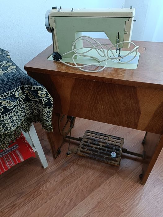masina de cusut "Veronica"