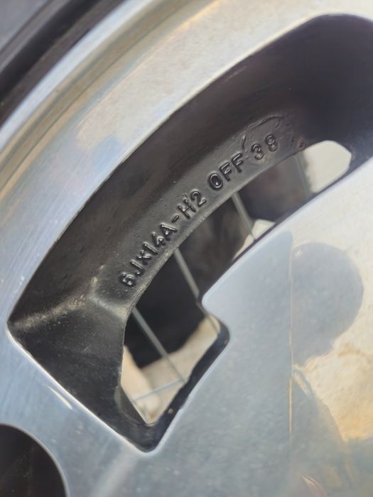 Джанти Pirelli 14 цола , 4х100 , 6j , et38 , 195/45/14 Vw , Opel Honda