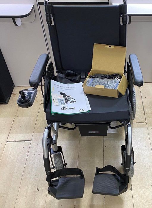 Акумулаторна инвалидна количка с джойстик AIS -6100