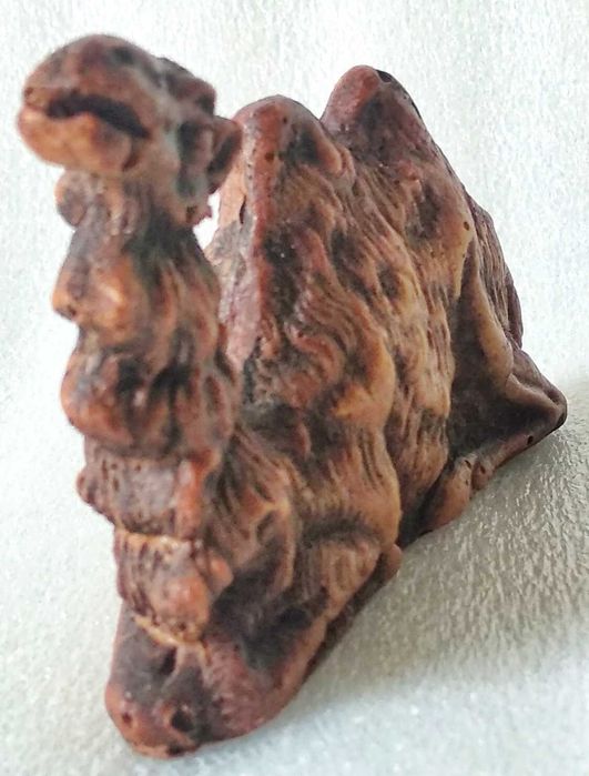 Сувенир -сидящий верблюд