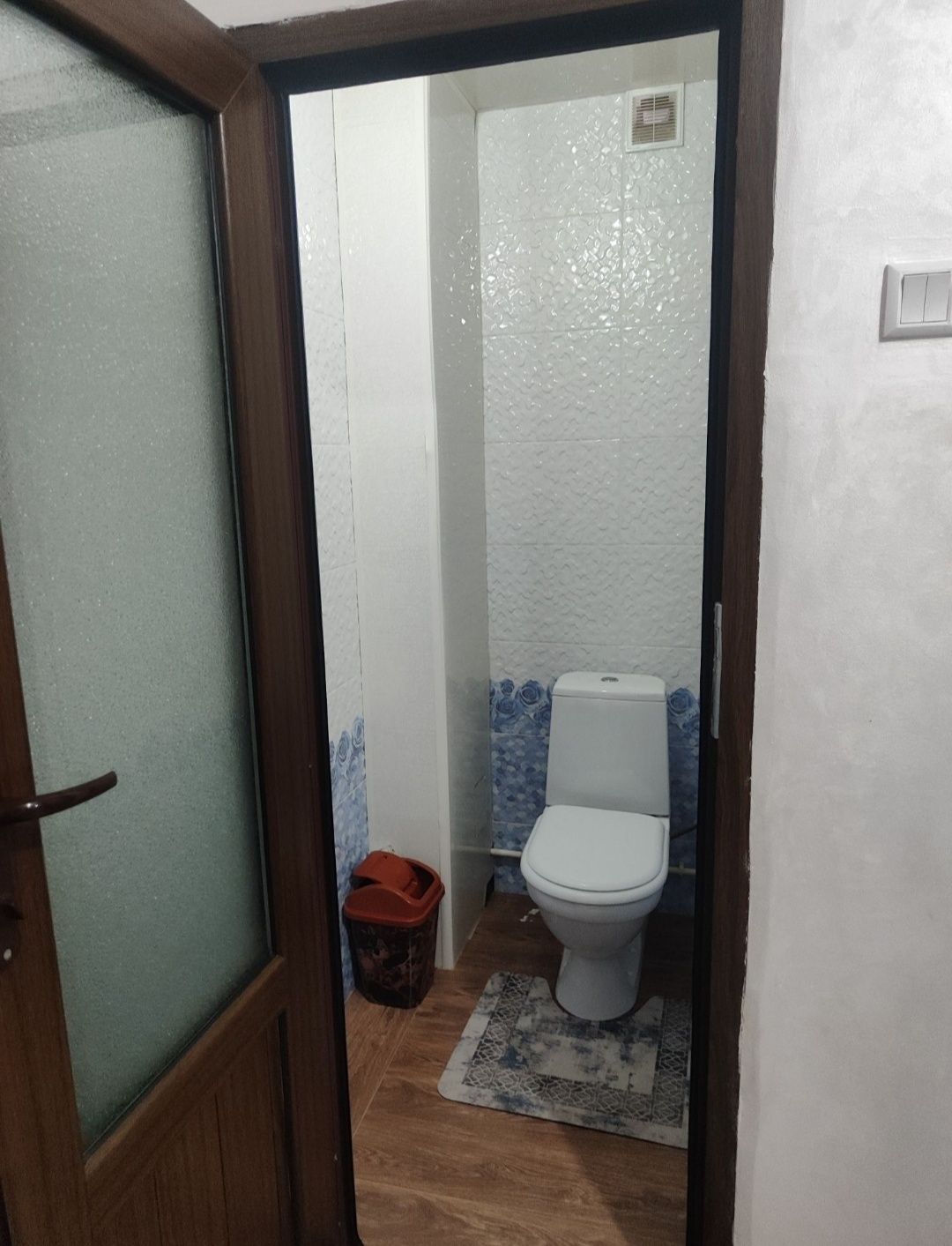 Продается квартира на октябре 2 комнатная 1 этаж 77 серия