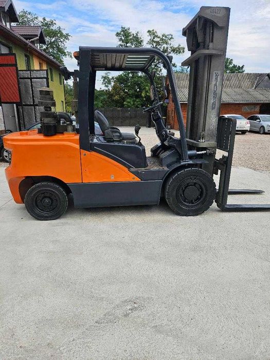 Stivuitor doosan  diesel 2019 util 5000 kg cu 1488 ore impecabil